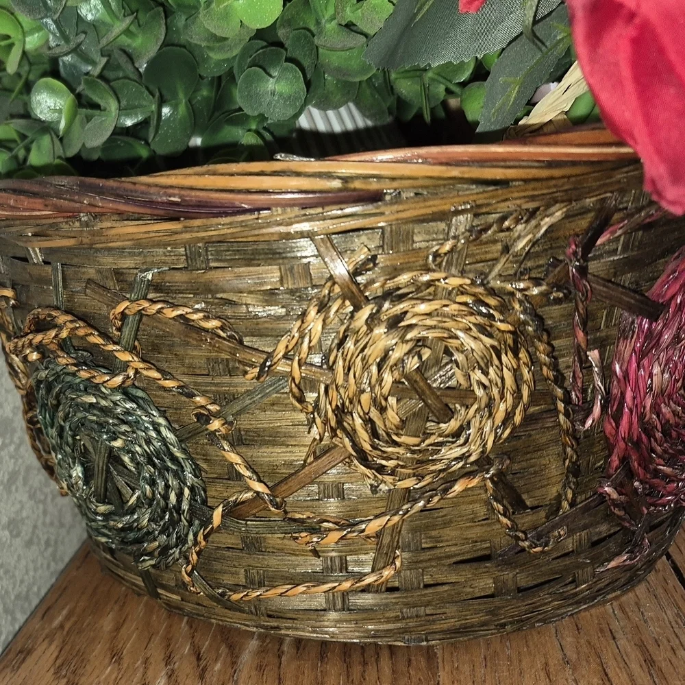Vintage Wicker Woven Basket Swirl Design